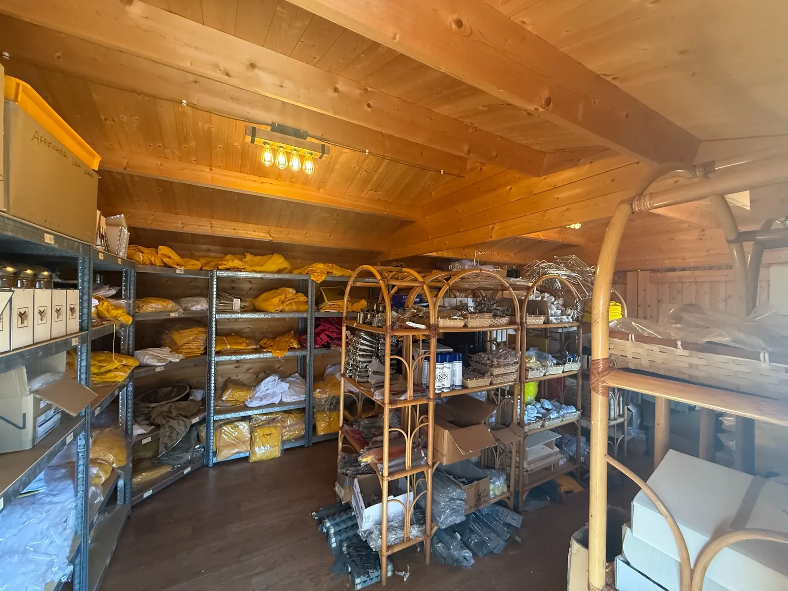 Interno magazzino Savuto